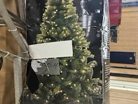 Kerstboom met verlichting ± h 210cm - afbeelding 4 van  4