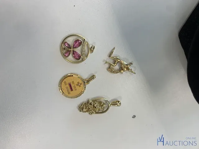 Ketting in goudkleurige uitvoering met 5 kettinghangers - afbeelding 4 van  8