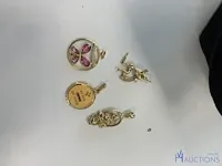 Ketting in goudkleurige uitvoering met 5 kettinghangers - afbeelding 4 van  8