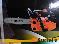 Kettingzaag om fighter ft-153 te benzine snoeien