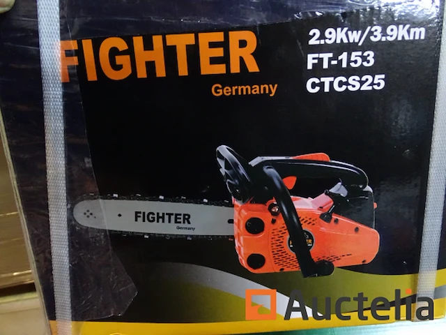 Kettingzaag om fighter ft-153 te benzine snoeien - afbeelding 2 van  2