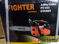 Kettingzaag om fighter ft-153 te benzine snoeien - afbeelding 2 van  2