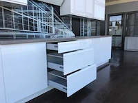 Keuken 380cm expo 27 in bouwpakket wit hoogglans - afbeelding 29 van  31