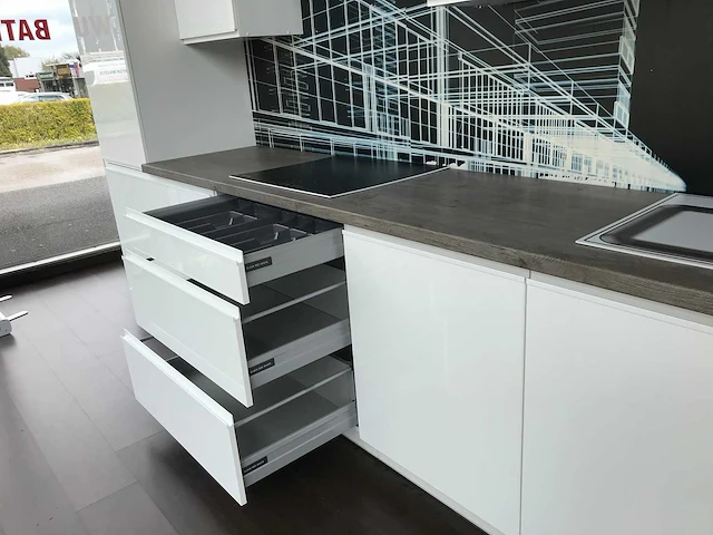 Keuken 380cm expo 27 in bouwpakket wit hoogglans - afbeelding 17 van  31