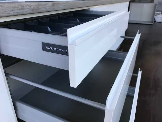 Keuken 380cm expo 27 in bouwpakket wit hoogglans - afbeelding 30 van  31