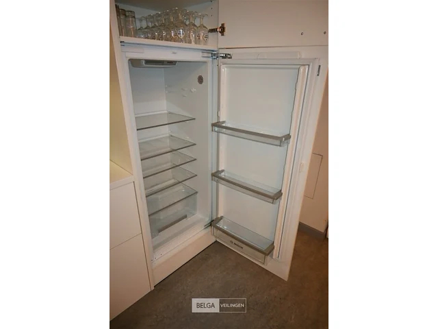 Keuken met frigo bosch - afbeelding 5 van  9