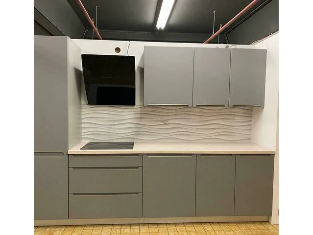 Keuken met inbouwapparatuur - lummen