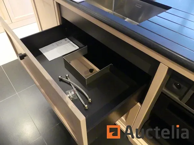 Keuken met inbouwapparatuur (model show) - afbeelding 9 van  28