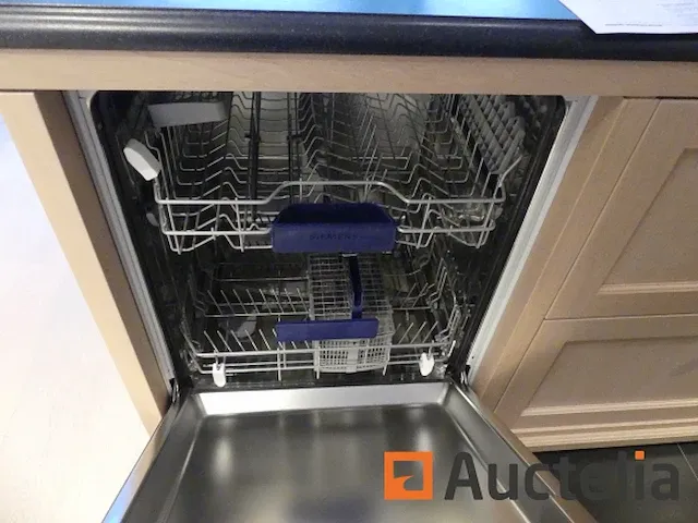 Keuken met inbouwapparatuur (model show) - afbeelding 10 van  28