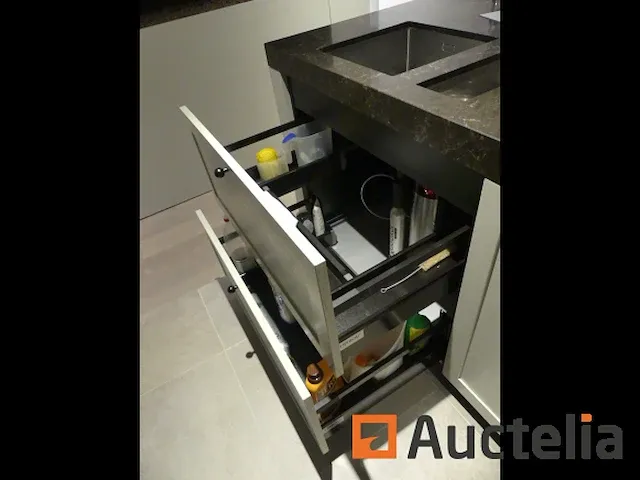 Keuken met inbouwapparatuur (model show) - afbeelding 6 van  44