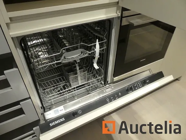Keuken met inbouwapparatuur (model show) - afbeelding 19 van  41