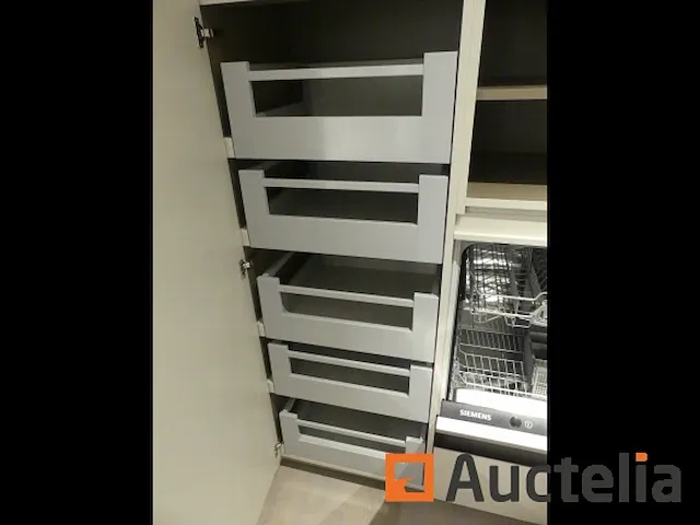 Keuken met inbouwapparatuur (model show) - afbeelding 27 van  41