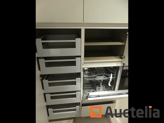 Keuken met inbouwapparatuur (model show) - afbeelding 33 van  41