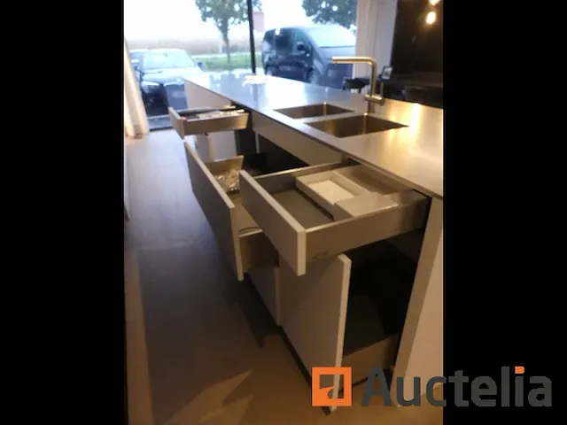 Keuken met inbouwapparatuur (model show) - afbeelding 29 van  40