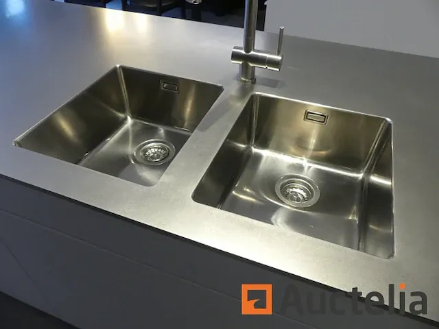 Keuken met inbouwapparatuur (model show) - afbeelding 36 van  40