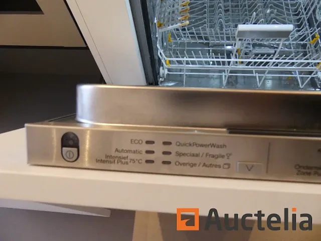 Keuken met inbouwapparatuur (model show) - afbeelding 37 van  40