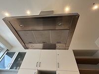 Keuken met inrichting en kookeiland - afbeelding 2 van  14