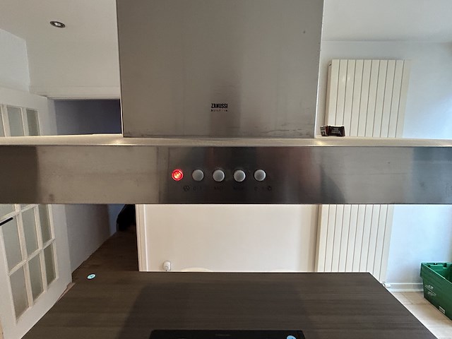 Keuken met inrichting en kookeiland - afbeelding 5 van  14