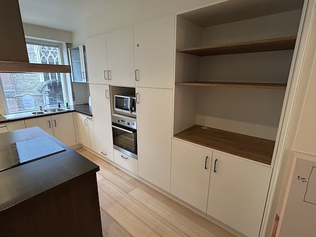 Keuken met inrichting en kookeiland - afbeelding 7 van  14