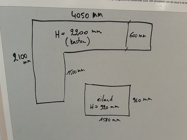 Keuken met inrichting en kookeiland - afbeelding 8 van  14
