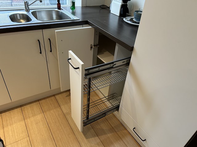 Keuken met inrichting en kookeiland - afbeelding 9 van  14