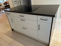 Keuken met inrichting en kookeiland - afbeelding 10 van  14