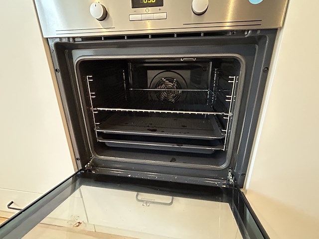 Keuken met inrichting en kookeiland - afbeelding 12 van  14