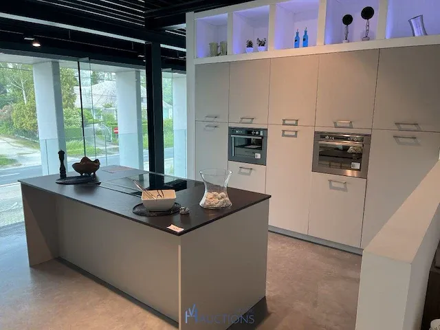 Keuken met kookeiland - afbeelding 1 van  12
