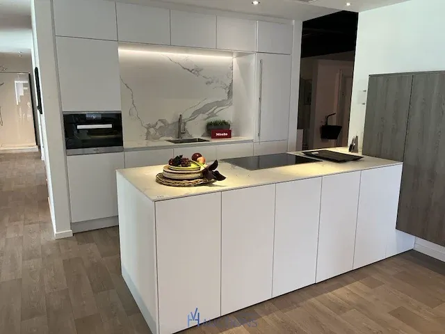 Keuken met kookeiland - afbeelding 2 van  9