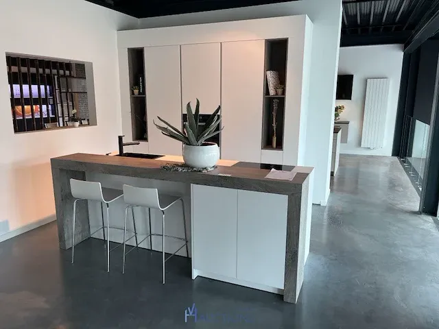 Keuken met kookeiland - afbeelding 1 van  11