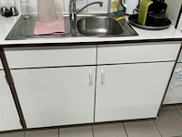 Keuken met toestellen - afbeelding 3 van  4
