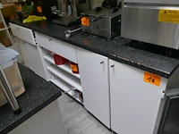 Keukeninrichting formica kasten - afbeelding 1 van  5