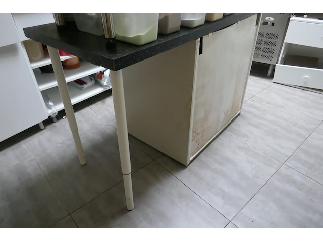 Keukeninrichting formica kasten - afbeelding 3 van  5