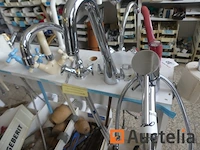 Keukenkranen en -kranen, tentoongesteld - afbeelding 6 van  9