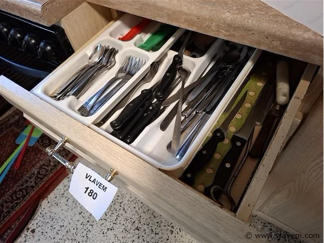 Keukenmateriaal - afbeelding 1 van  6