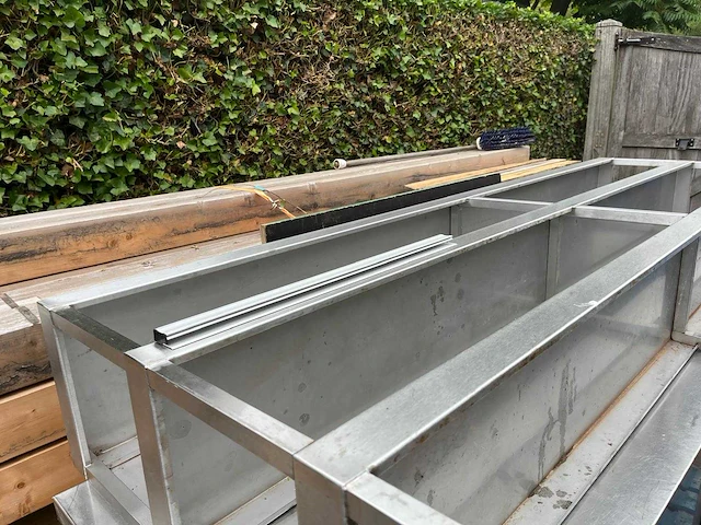 Keukenopstelling - inox aanrecht - afbeelding 1 van  3