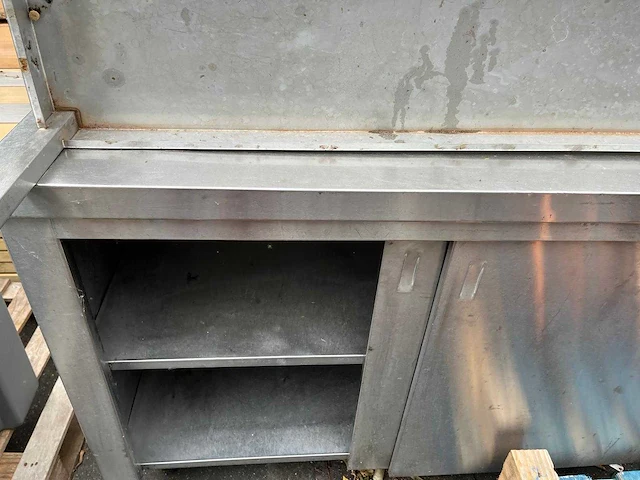Keukenopstelling - inox tafel met 4 deuren - afbeelding 1 van  3