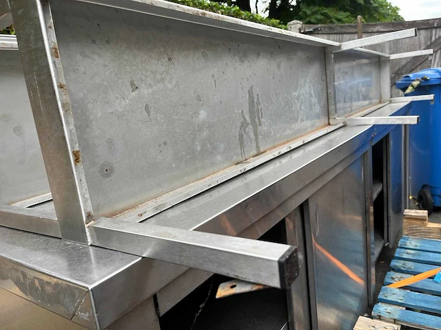 Keukenopstelling - inox tafel met 4 deuren - afbeelding 2 van  3