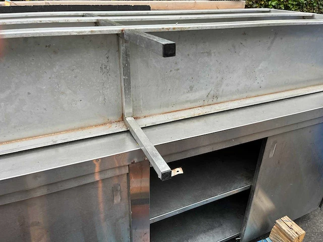 Keukenopstelling - inox tafel met 4 deuren - afbeelding 3 van  3