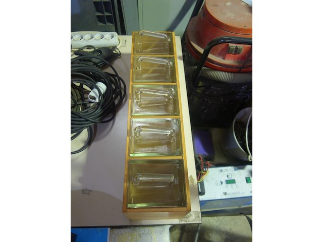 Keukenrek met glazen bakken - afbeelding 1 van  1