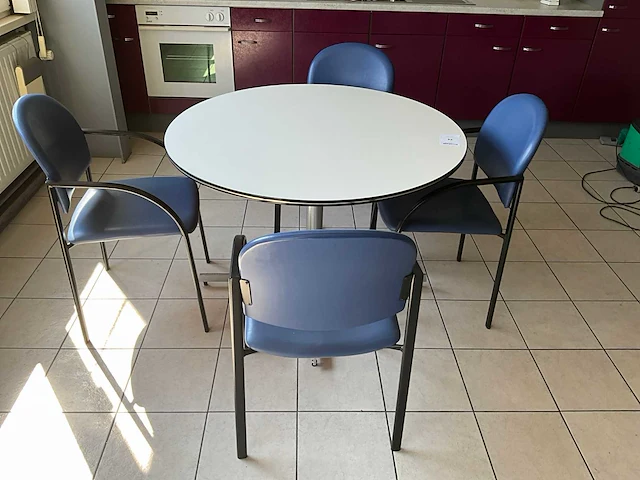 Keukentafel met stoelen - afbeelding 1 van  4