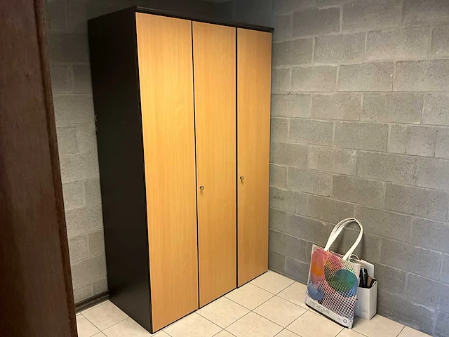 Keukentafel met stoelen - afbeelding 4 van  4