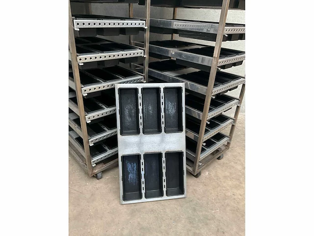 Keybake - regaalwagen inclusief bakvormen (2x) - afbeelding 4 van  5