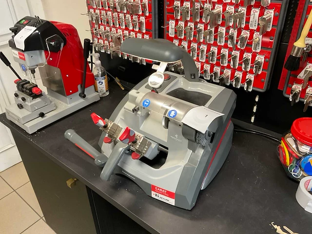 Keyline carat quattro sleuteldupliceermachine - afbeelding 3 van  10