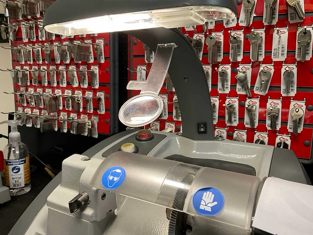 Keyline carat quattro sleuteldupliceermachine - afbeelding 8 van  10
