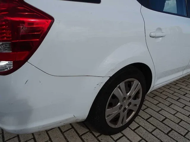 Kia - cee'd - - afbeelding 14 van  17