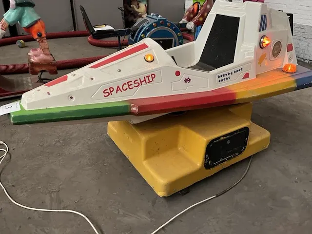 Kiddy ride spaceship - afbeelding 14 van  18