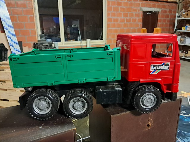 Kiepvrachtwagen bruder ( 400 mm ) - afbeelding 2 van  3