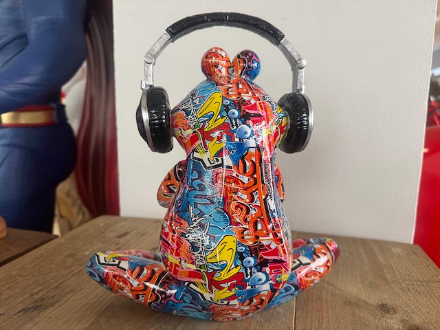 Kikker yoga koptelefoon graffiti h29cm - afbeelding 2 van  2