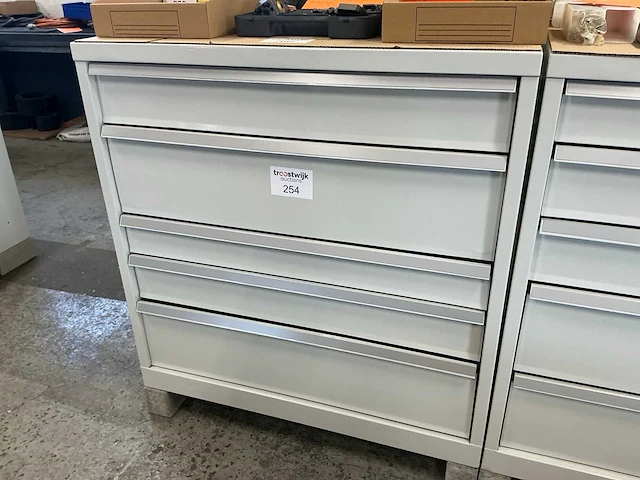 Kind 5-laden materiaalkast - afbeelding 2 van  3
